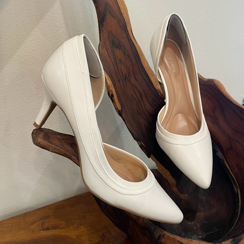 Kelly & Katie Shenna White D'Orsay Pump